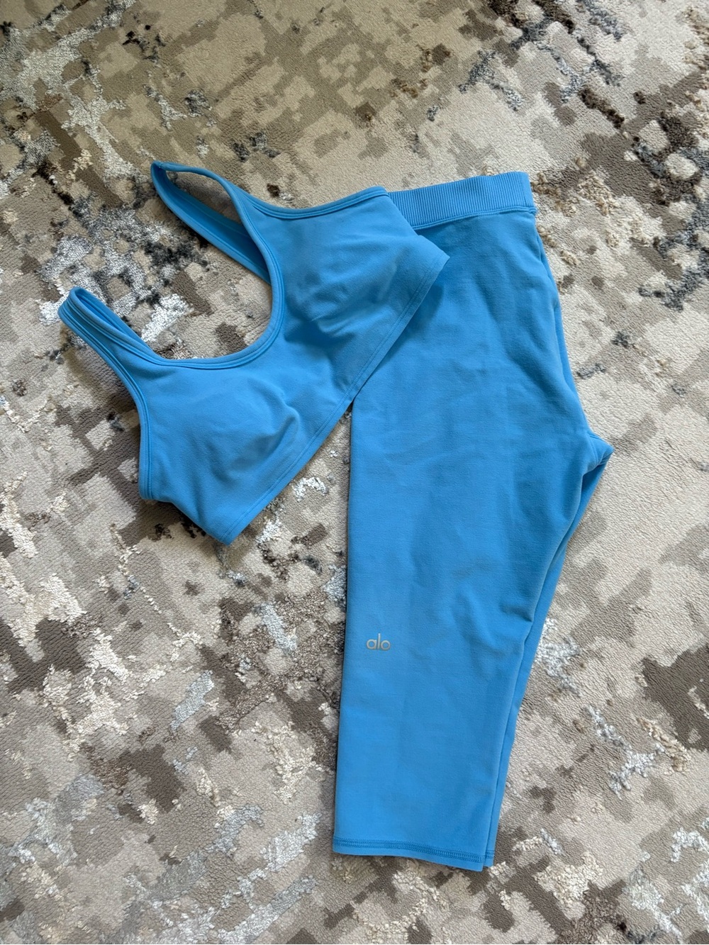 AloSoft High-Waist Iconic 90’s Capri Legging & Center StageBra Set in Azure Blue